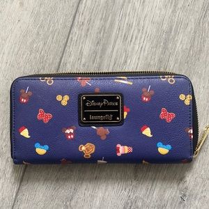 Disney Parks wallet in perfect condition